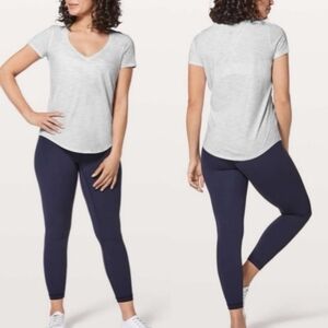 Lululemon s6 light grey v neck love tee